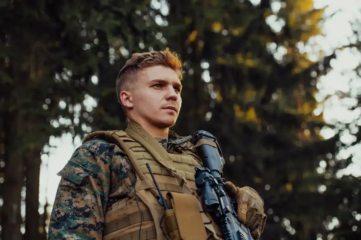 Les Forces Armées confirment : en octobre, les jeunes de 19 à 24 ans effectueront un service militaire d'un an avec un salaire minimum