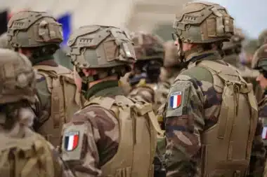 Pourquoi l'armée de Terre favorise-t-elle maintenant les commandos blindés alors que la majorité des armées européennes optent pour le contraire