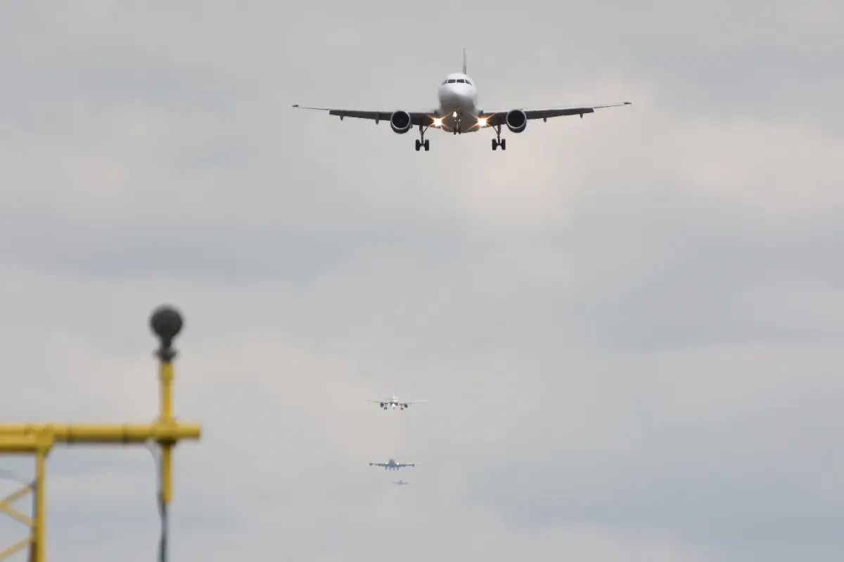 Un drone a failli percuter l'avion de Zelensky en route vers Oslo, les services de sécurité ukrainiens révèlent ce qui s'est passé