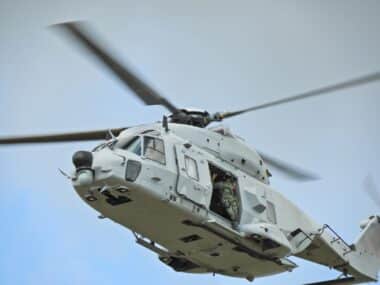 danemark-fregate-russe-tire-helicoptere-mer-baltique