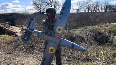 Guerre en Ukraine : Wildberries commande 478 000 m² de grillage métallique anti-drones