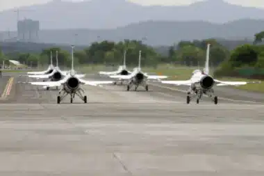 40 navires, 260 aéronefs et 57 000 soldats : les États-Unis et le Japon activent leurs forces dans le Pacifique après le déploiement du porte-avions chinois Liaoning