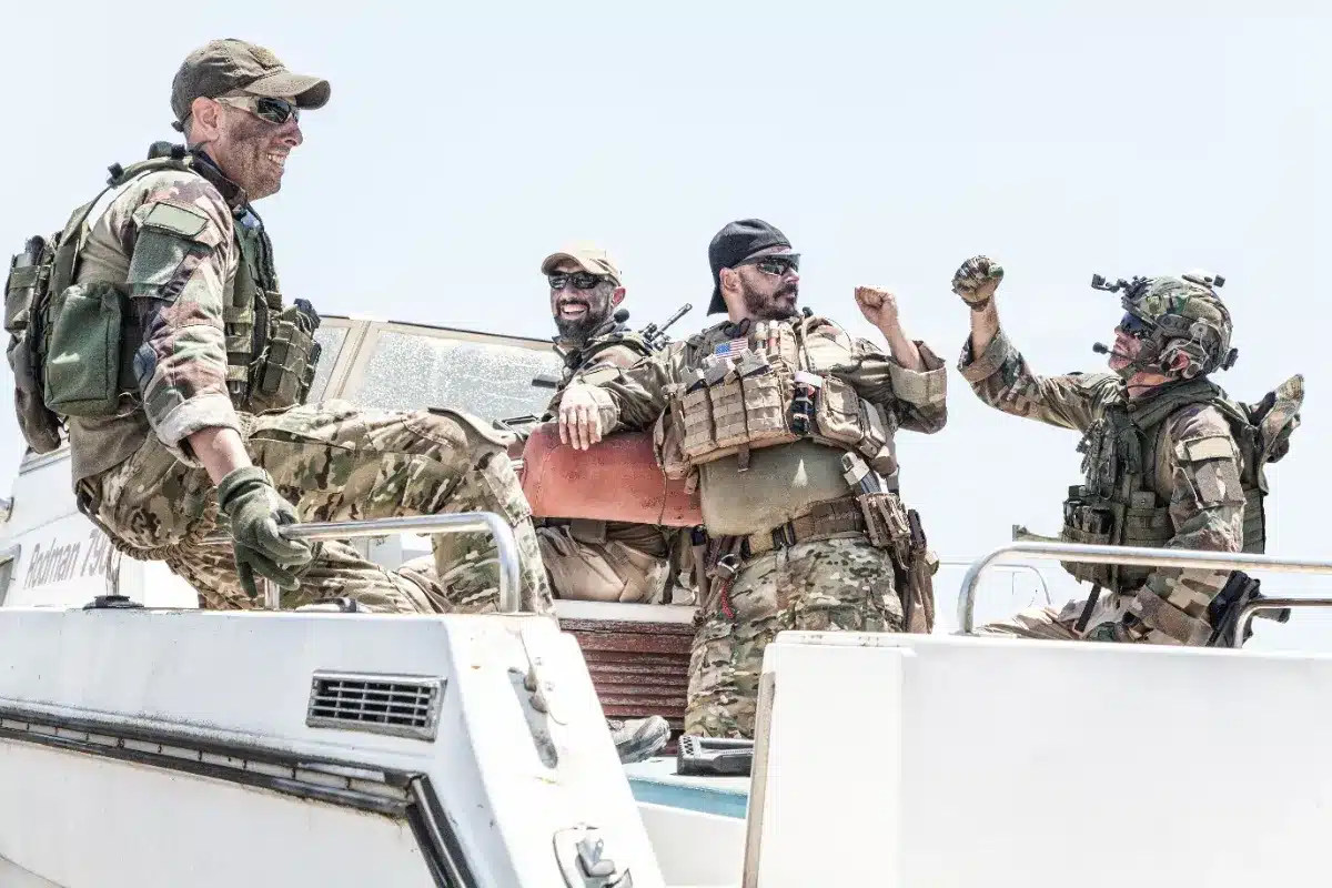 Des commandos britanniques engagés pour des frappes aériennes avec les Navy SEALs