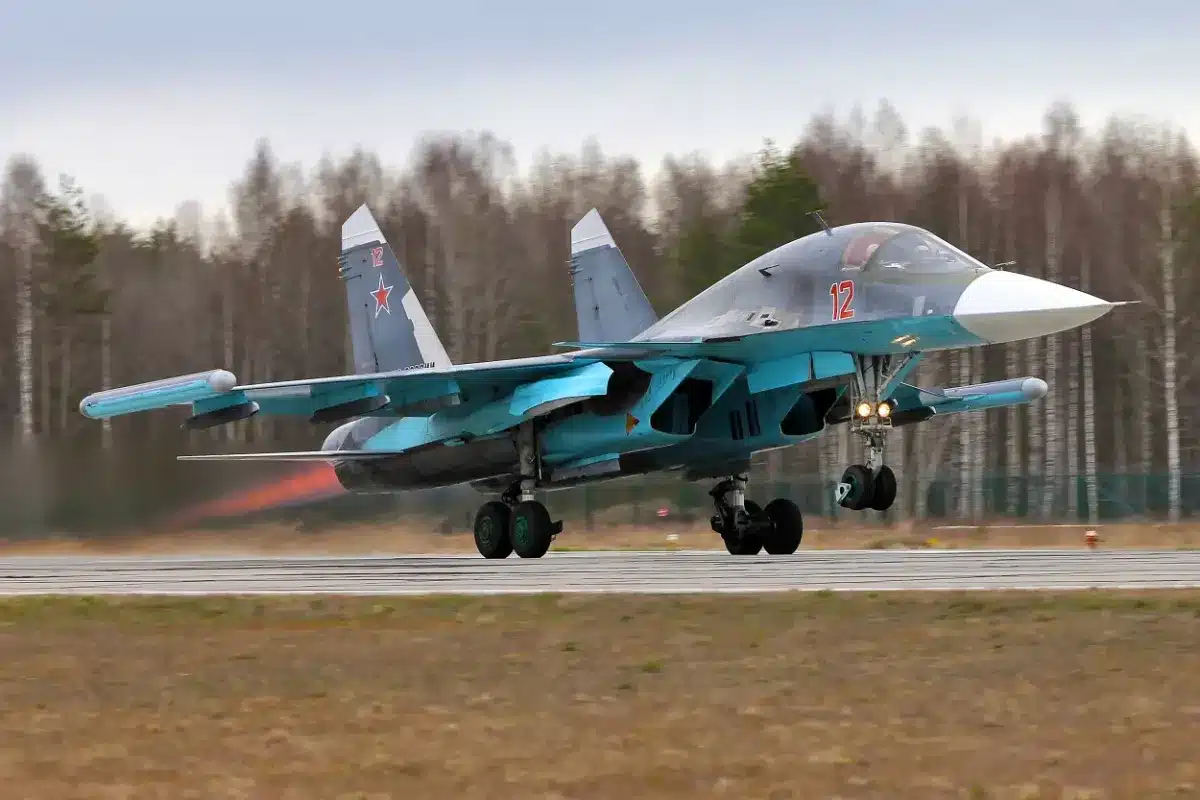 Kiev vient de frapper six SU-34 au sol avec un seul missile Neptune : les pilotes russes n'ont rien vu venir, selon l'état-major ukrainien