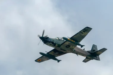 La Force Aérienne Brésilienne a mobilisé un A-29 Super Tucano et un E-99 pour intercepter un avion venant de Bolivie