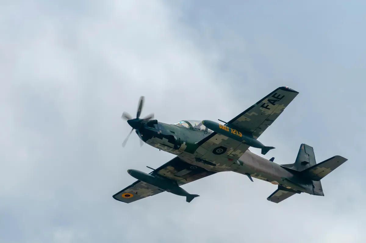 La Force Aérienne Brésilienne a mobilisé un A-29 Super Tucano et un E-99 pour intercepter un avion venant de Bolivie
