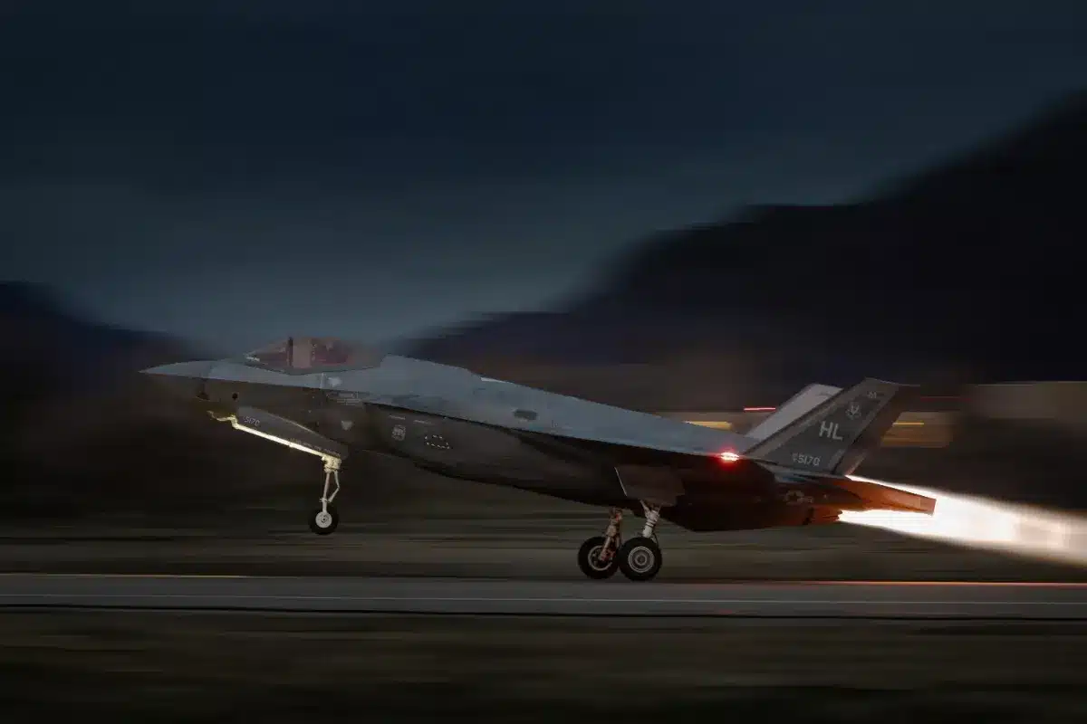 Un employé de UPS rate un simple e-mail : des pièces du F-35 américain finissent en Chine, le Pentagone ouvre une enquête