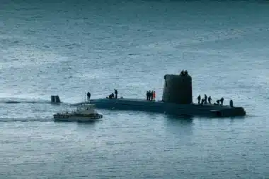 Un sous-marin allemand infiltre un commando des Royal Marines pour orienter le tir d'un navire portugais lors de l'exercice Strike Warrior en Écosse