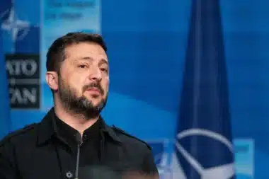 Zelenskyy accepte une trêve de 100 jours sur les frappes des raffineries russes contre un accès élargi à Starlink